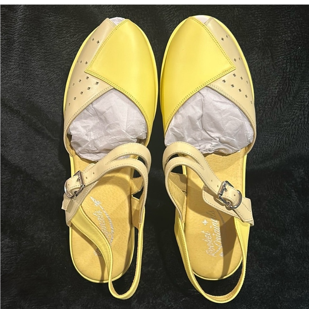 Rocket Originals Women's Yellow Vintage Sandals BNIB Size 8 Two tone yellow